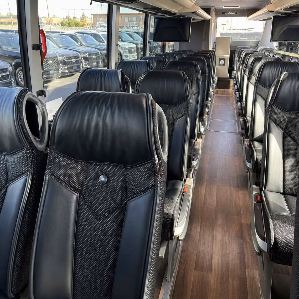 charter buses and party buses to pine knob music theatre from farmington hills