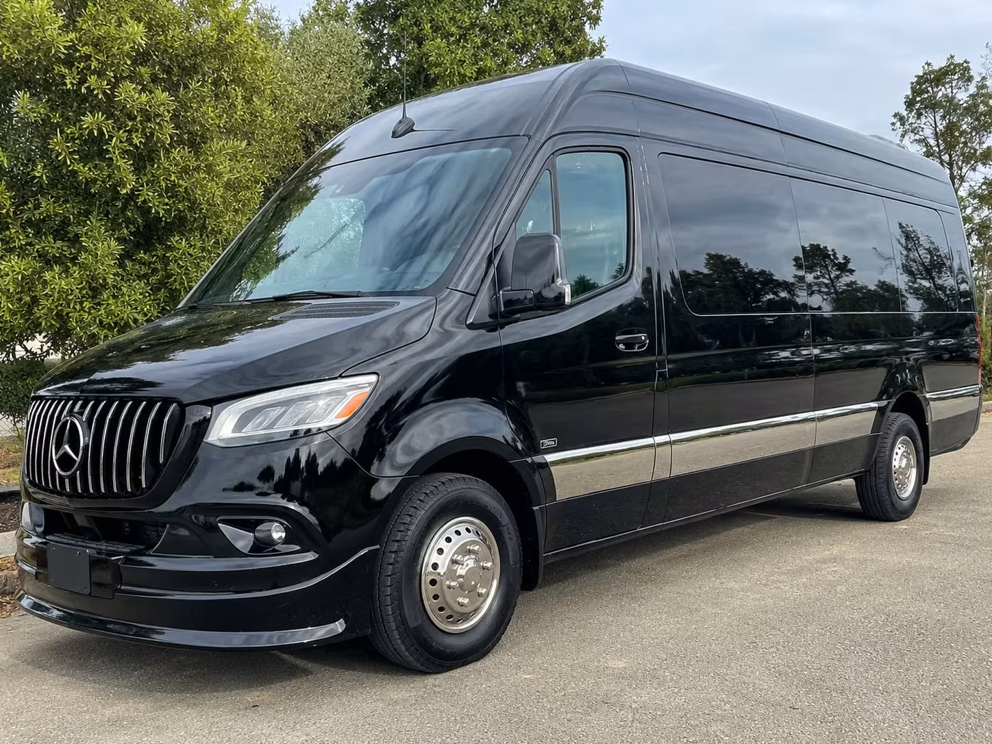 farmington hills sports team fan bus rentals