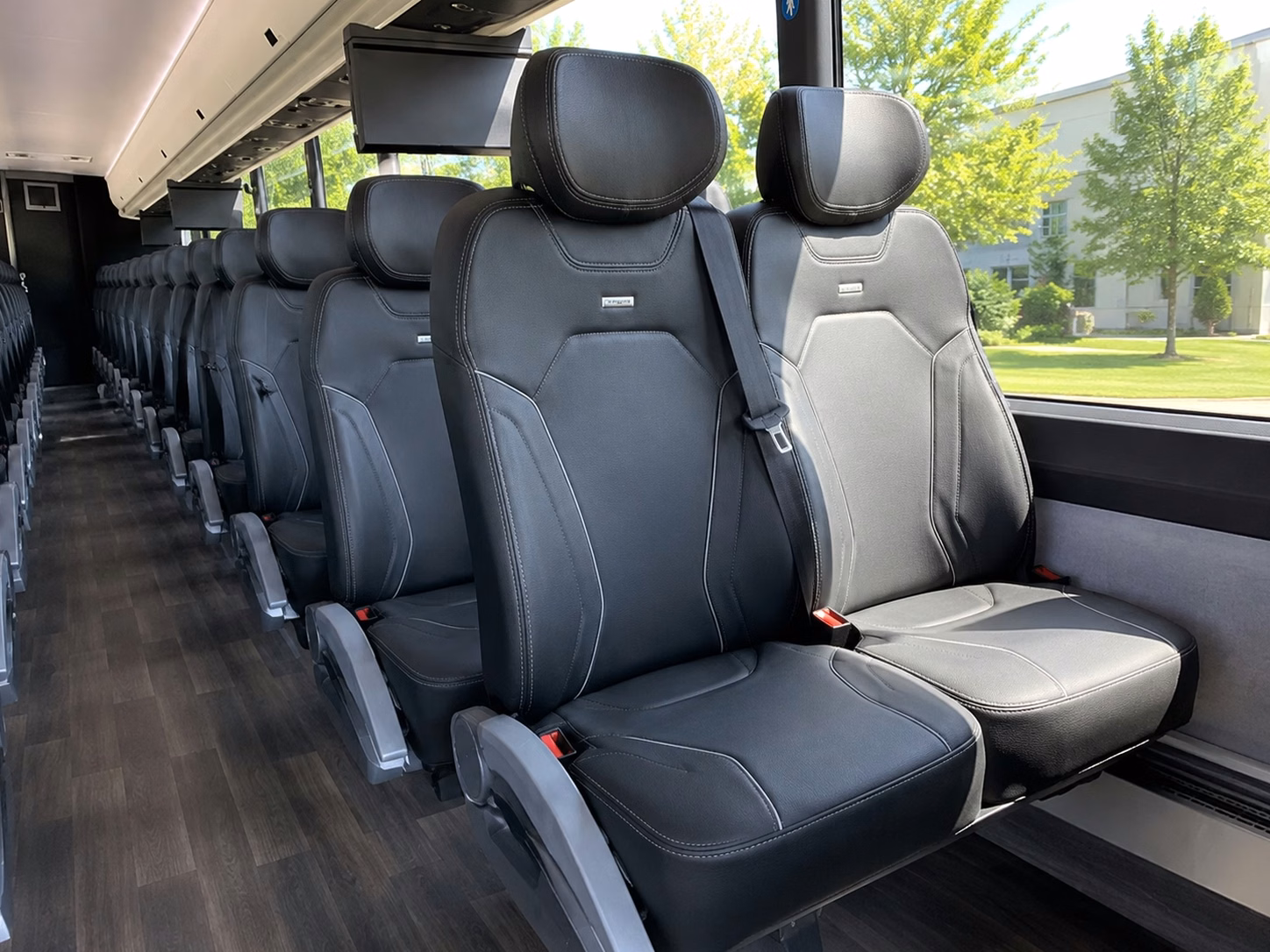 guest shuttle service between farmington hills hotels and wedding venues