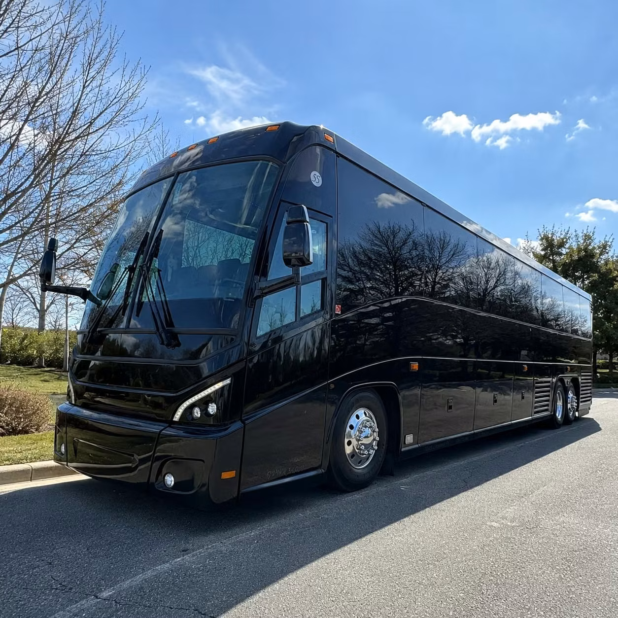 large group airport transportation for events and conferences near farmington hills
