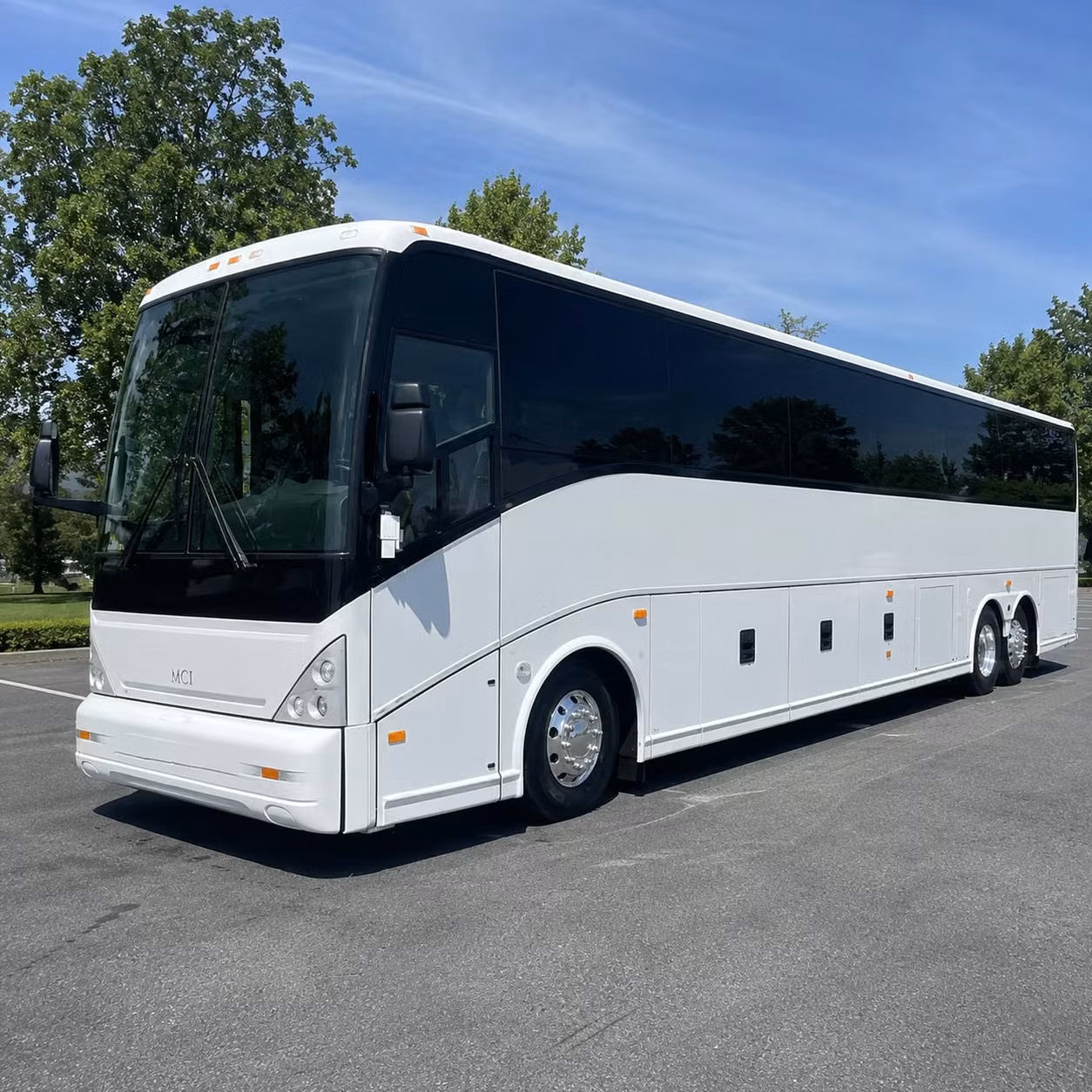 long distance charter bus trips from farmington hills to chicago and the midwest